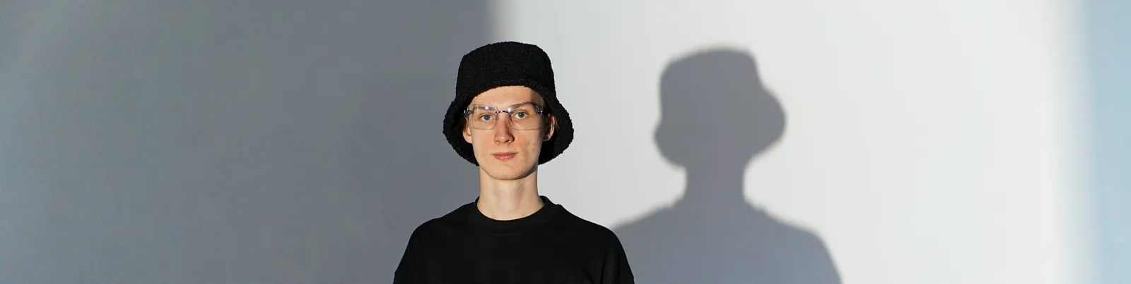 Фото исполнителя OUTSIGHT