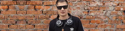 De-Fakto