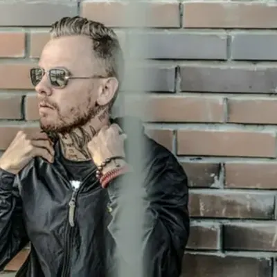 MC DEN