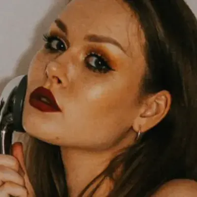 Яна Ли