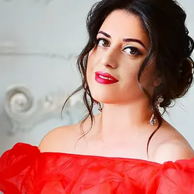 Карина Велиханова